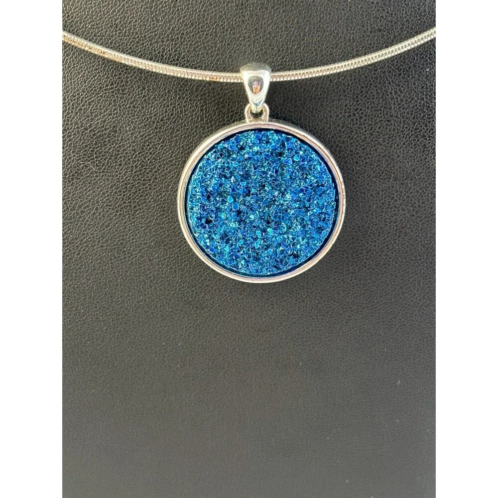 Joan Rivers Blue Druzy Round Pendant On Silvertone Wire Necklace 17”-20”
